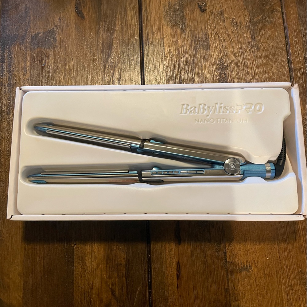 BaBylissPRO nano titanium Prima 3100 1” ionic straightener- model BNT3100TUC